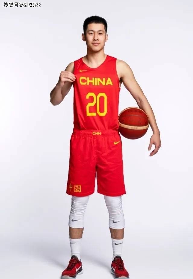 CBA今夏首笔交易：上海男篮送出刘正清 从江苏男篮得到崔晓龙
