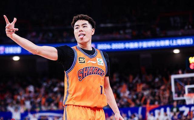 首笔引援！CBA上海队换来男篮原国手，场均仅6.4分，和李添荣重叠