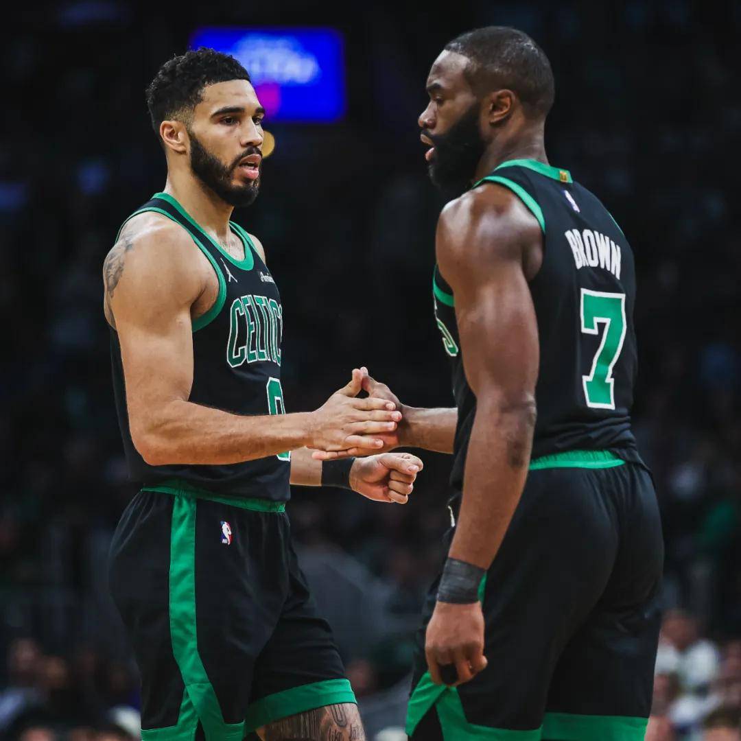 布克5.34亿！仅排历史第三！NBA越来越疯狂了