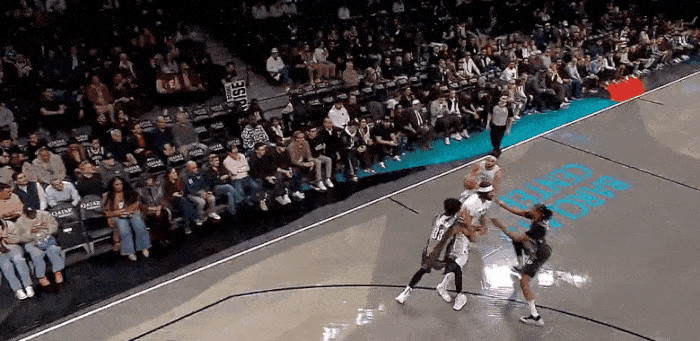 豹纹比基尼戏水！终于明白没有NBA球队签他！