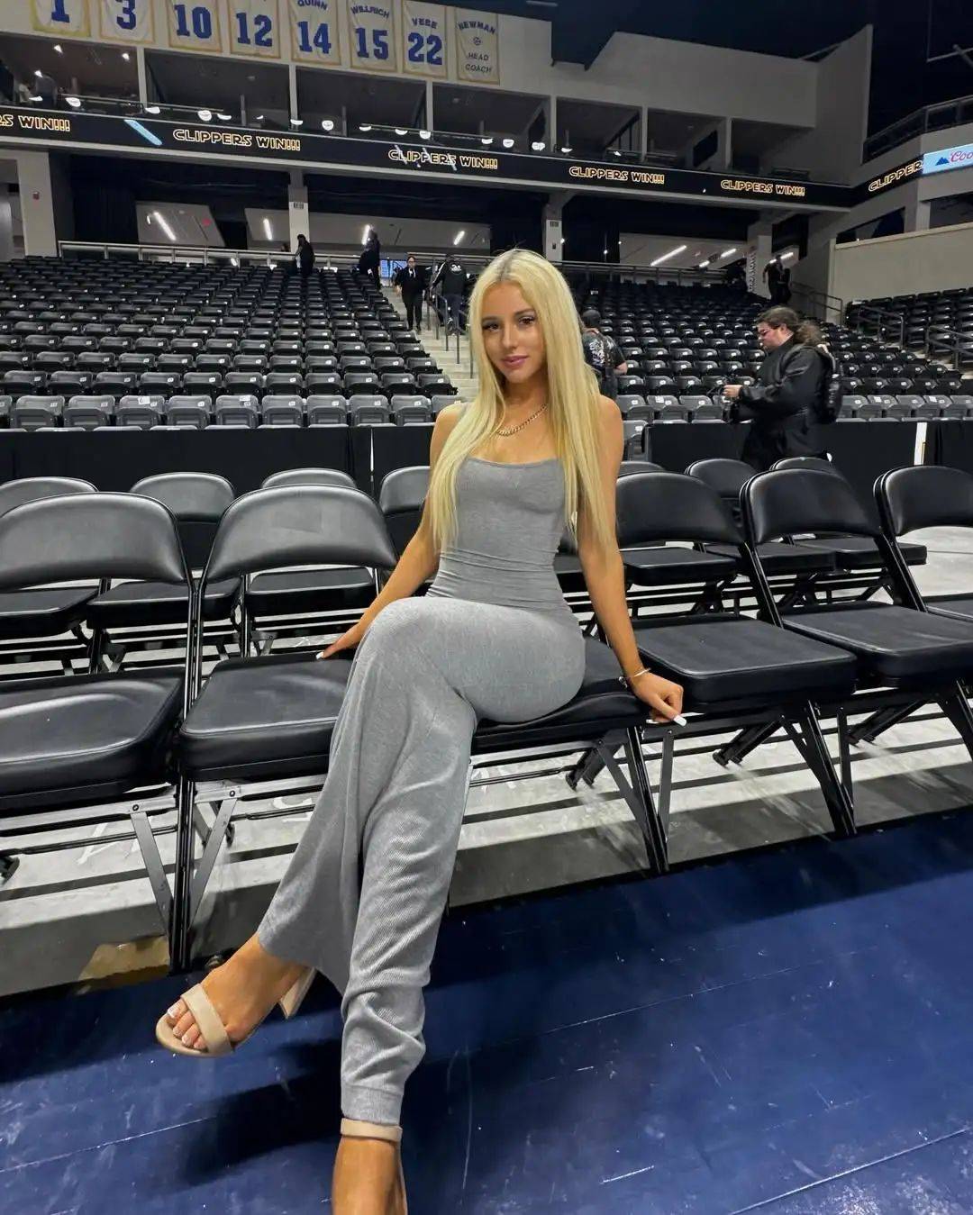 豹纹比基尼戏水！终于明白没有NBA球队签他！