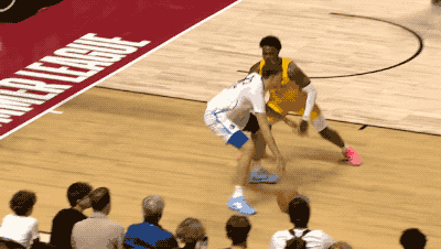 全部人都拉开，NBA状元要1v1布朗尼，这身体素质太强了！