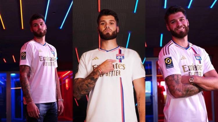 队报：里昂后卫卡莱塔即将租借加盟皇家社会，含买断选项