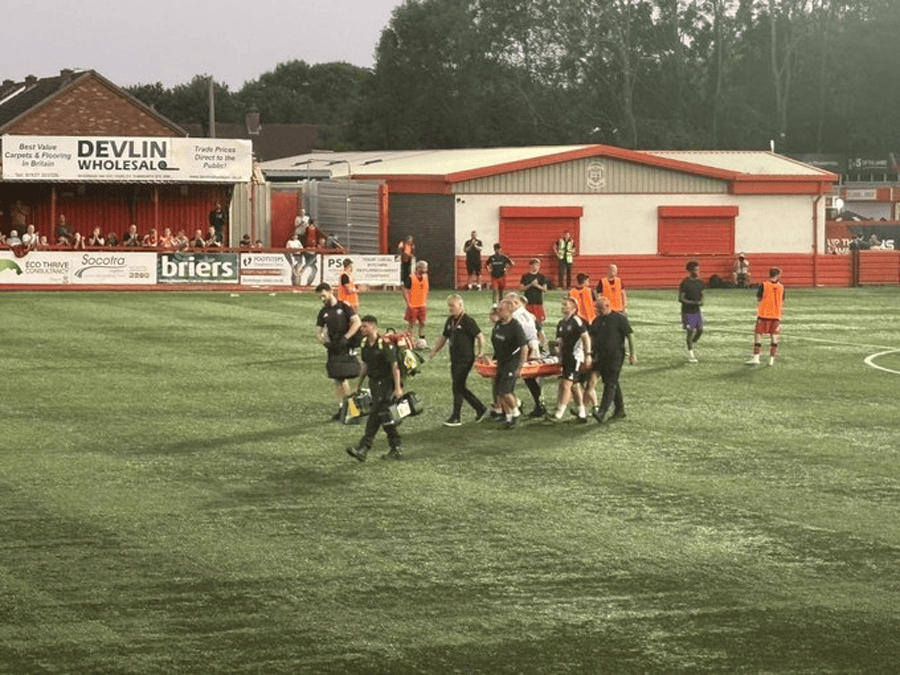 曼联小妖头部受重创被抬下，比赛直接取消！阿莫林征召一人参与备战阿森纳