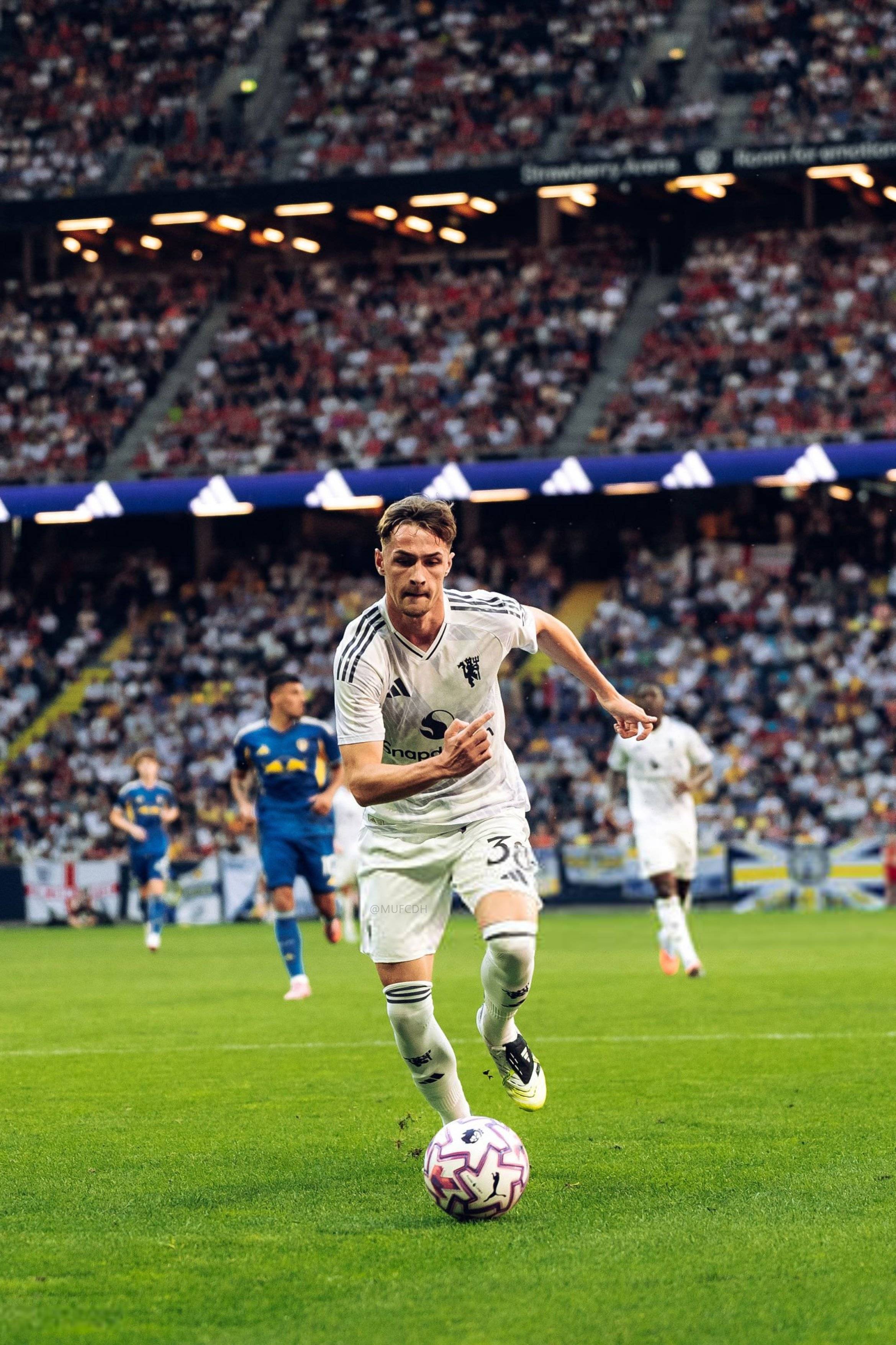 曼联小妖头部受重创被抬下，比赛直接取消！阿莫林征召一人参与备战阿森纳