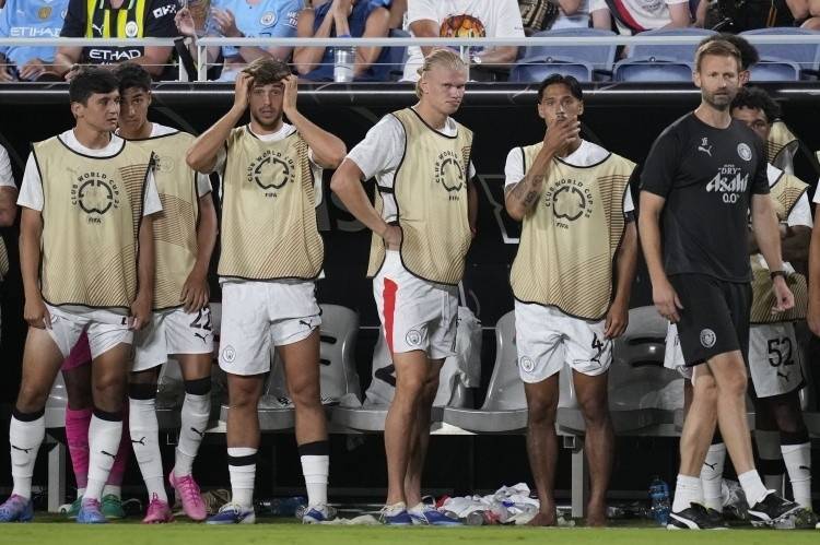 曼城赛季前瞻：大豪购制造战术疑云，瓜迪奥拉要靠助教帮衬了