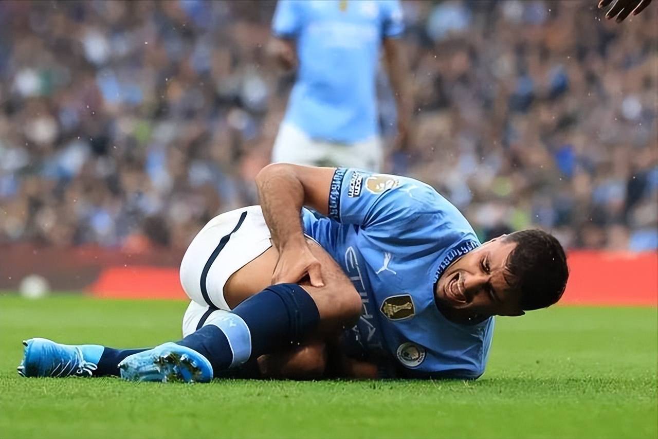 曼城主场0-2输球！瓜迪奥拉无计可施，曼城王朝彻底落幕？