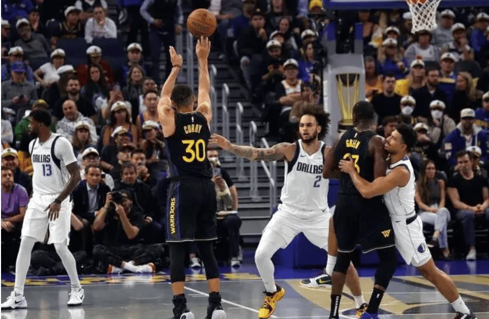 金州勇士与达拉斯独行侠交易：谁的未来更值得期待？