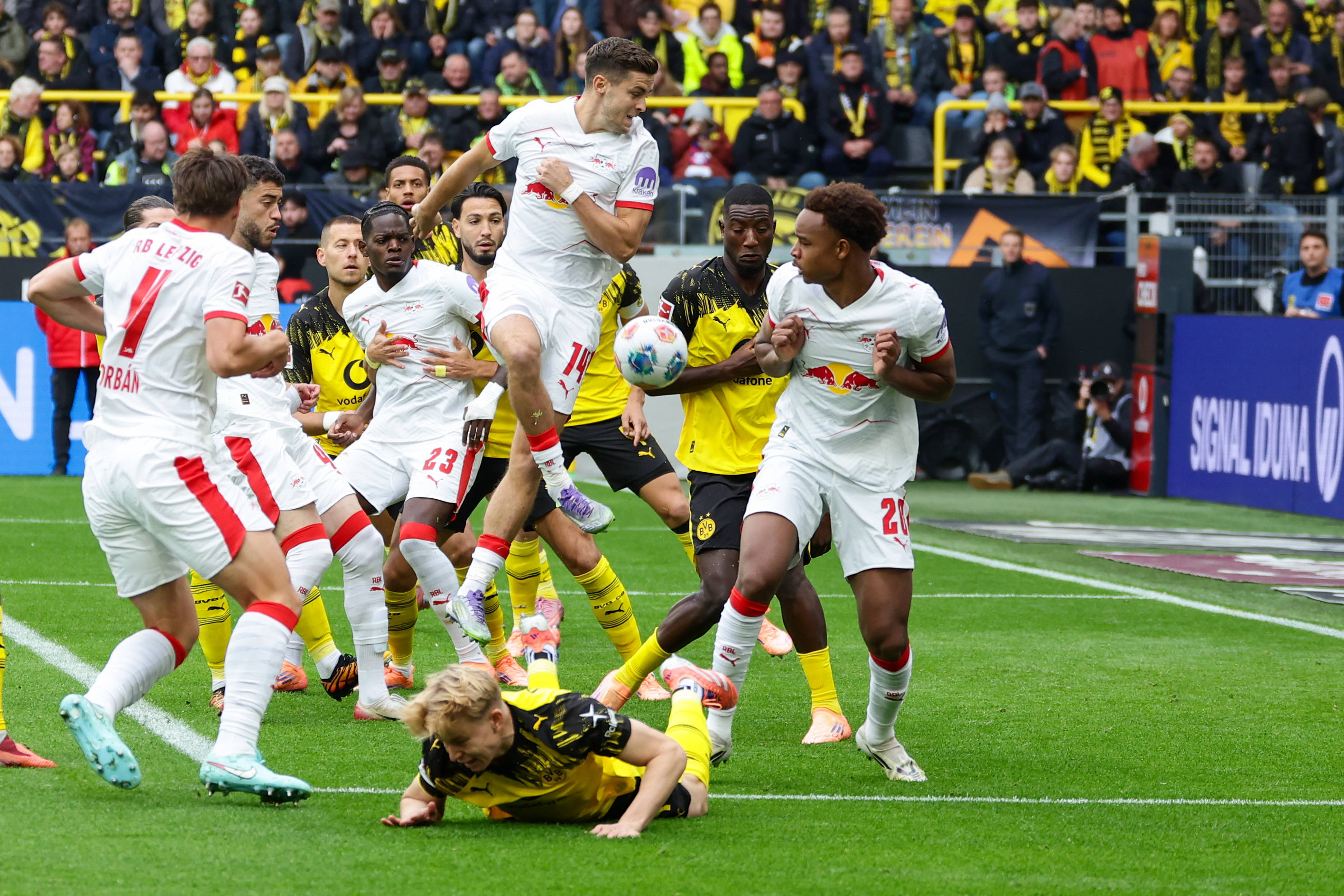 （体育）足球——德甲：多特蒙德平莱比锡