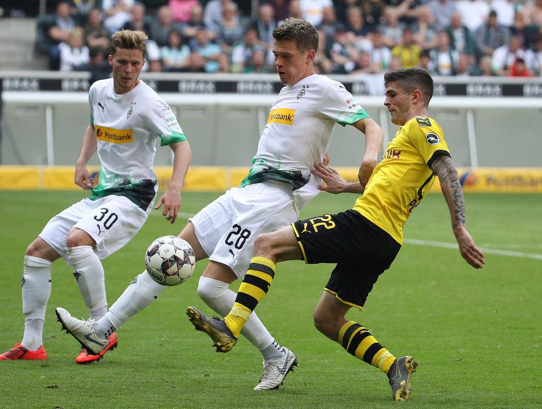 普鲁士公园球场的德国杯对决：门兴格拉德巴赫 VS 圣保利